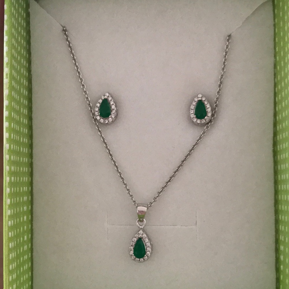 🎉Host Pick🎉 Brand NEW Earrings + necklace